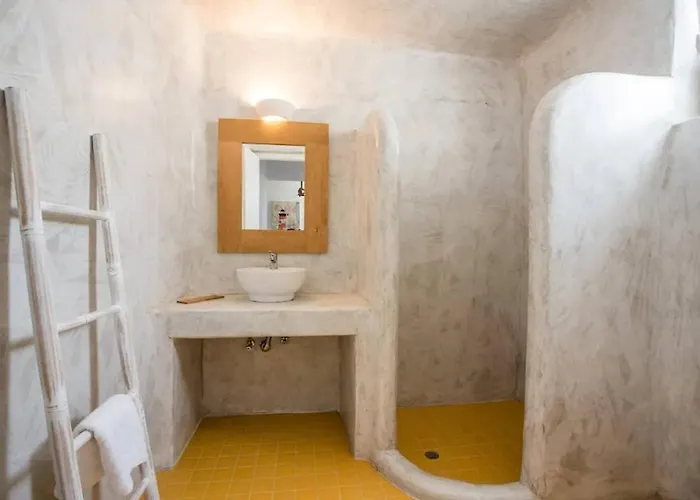 Refreshing Bright Near The Vila