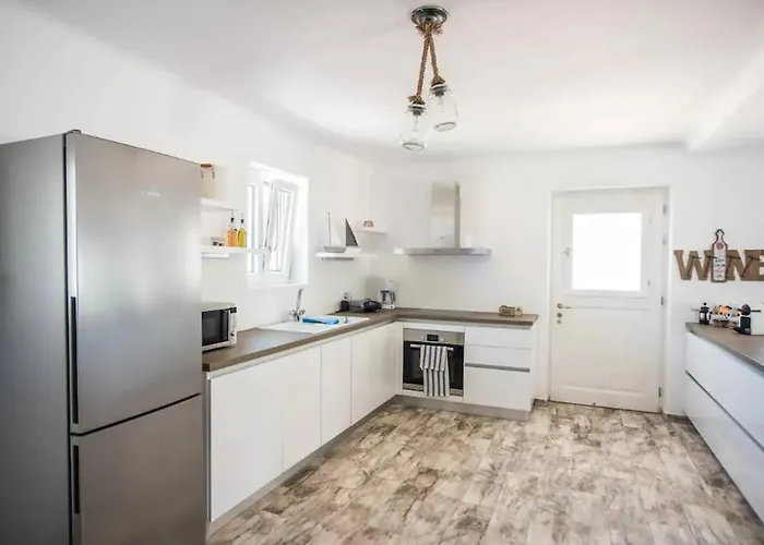 Refreshing Bright Near The Vila *