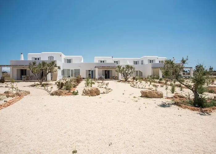 Refreshing Bright Near The Vila Livadia (Paros)