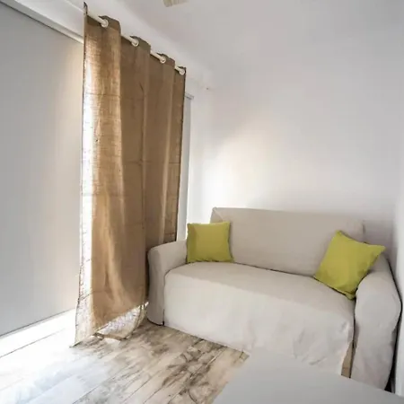 Refreshing Bright Near The 빌라